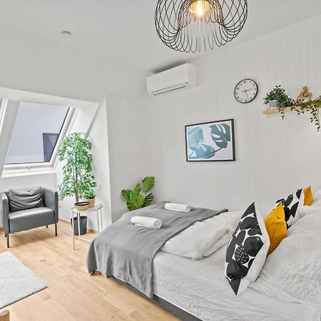 1 Min To Public Transport - 3 Min To Supermarket And Pharmacy - On-Site Parking For 19,90 Eur Bécs Kültér fotó